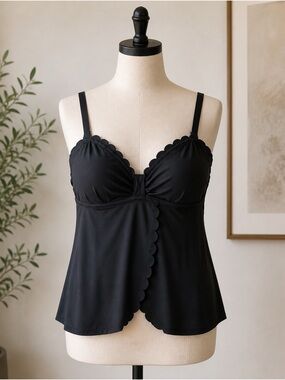 Torrid Scallop Trim Swim Tankini Top | Size 2 | EUC
